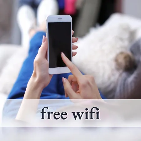 Tolle Zweiraum-ferienwohnung In Bester Lage L Innenstadtnähe L 1 Minute Zum Bahnhof L Tv L Free-wlan L Willkommen Im Hallo!-apartment 4 Apartment